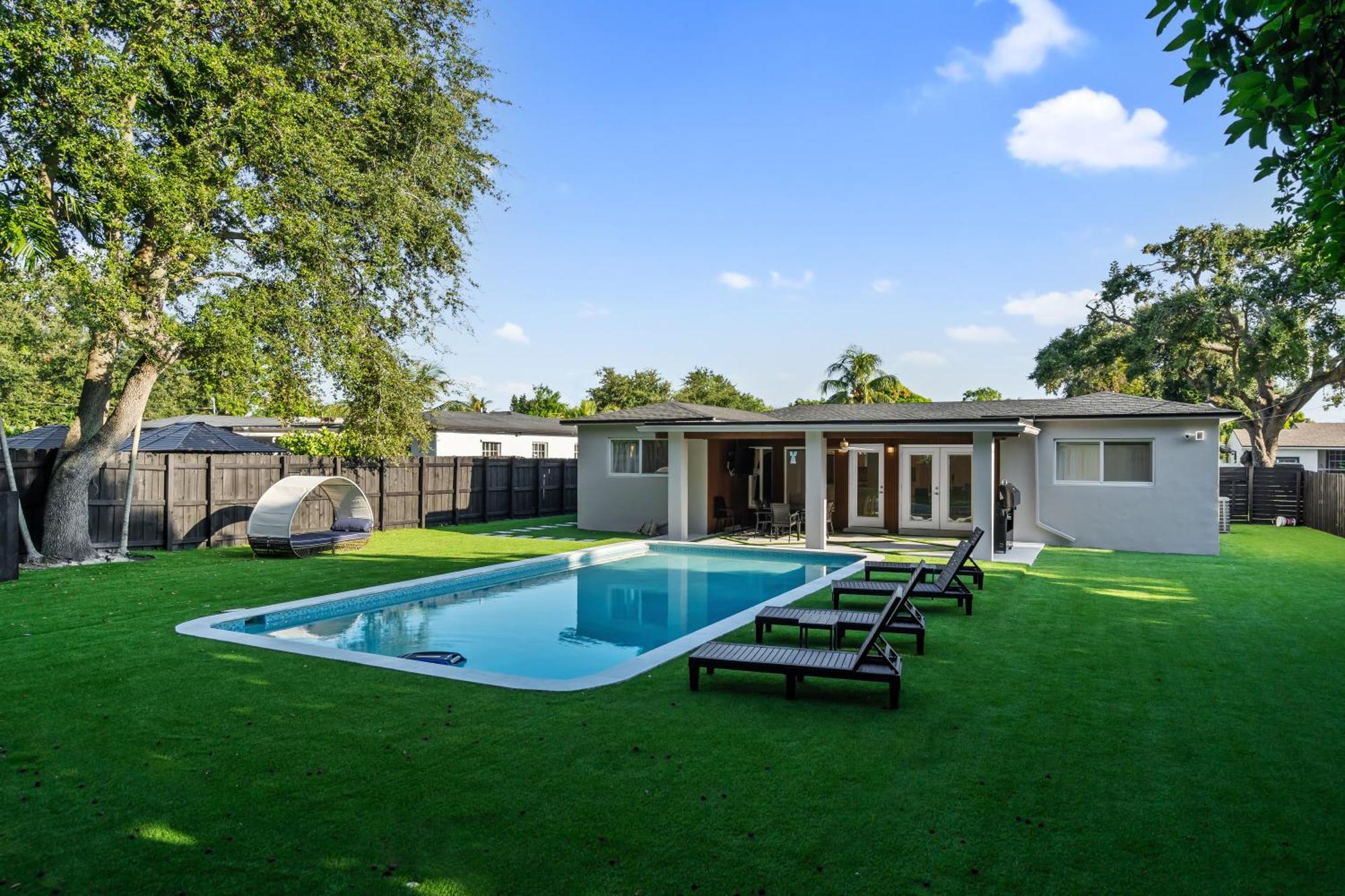 - Your Exclusive Luxury Escape With Private Pool And Mini Golf Villa