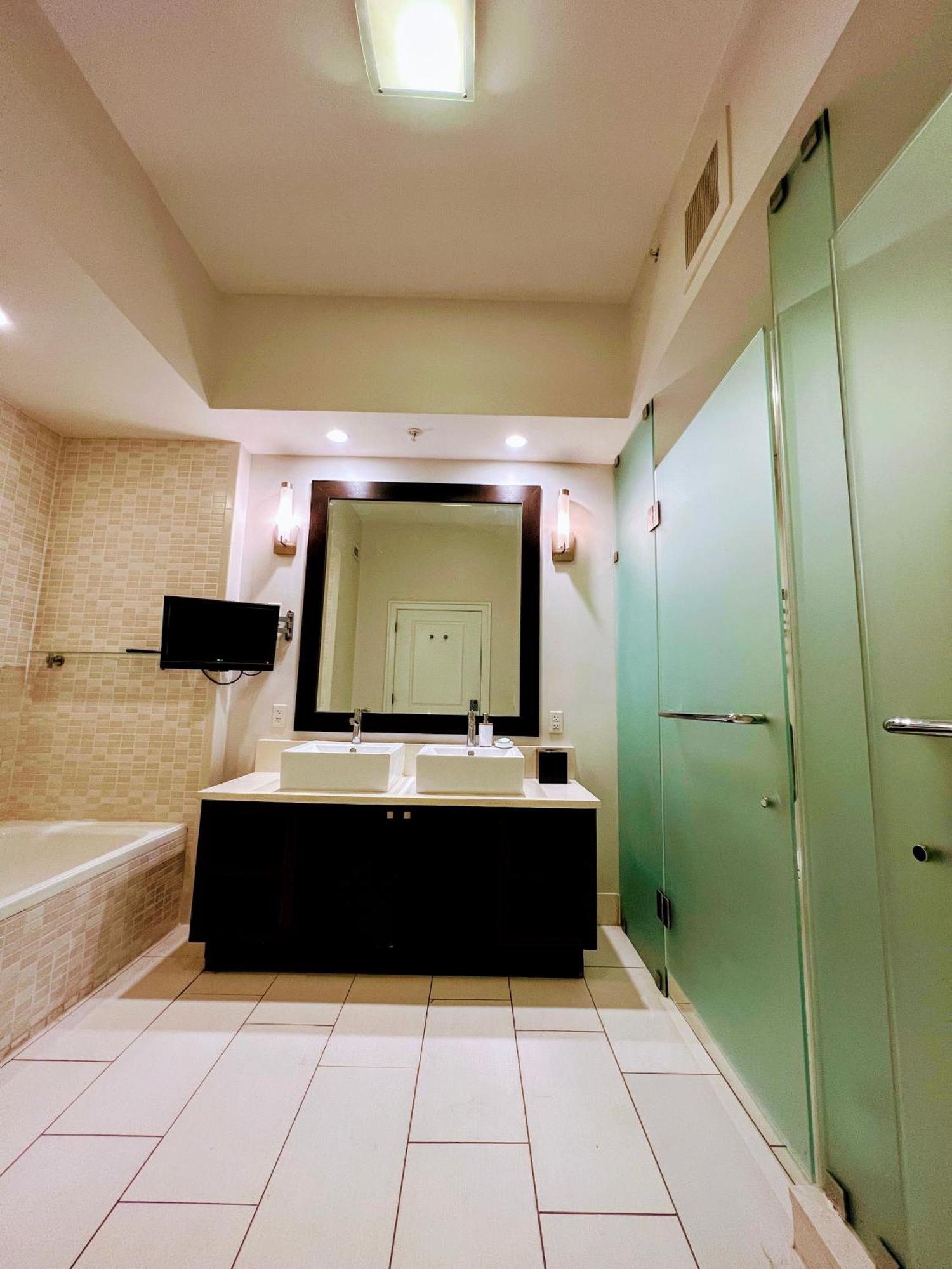 Apartment Doral Pool 310 By Waveproperties