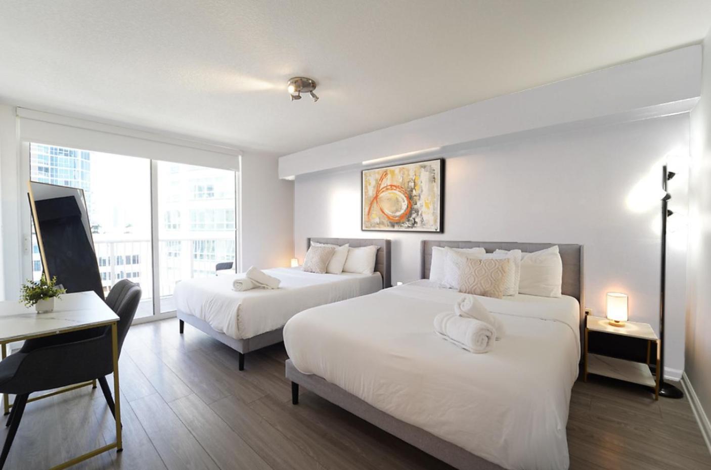 2 Bed Condo, Queen Sofa Bed Brickell, Free Parking, Pool, Gym Apartment