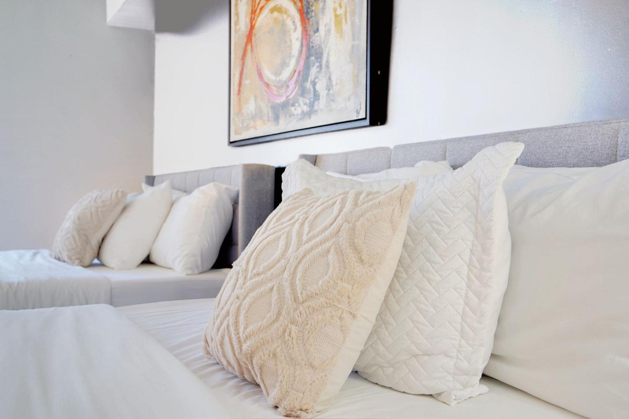 2 Bed Condo, Queen Sofa Bed Brickell, Free Parking, Pool, Gym Miami