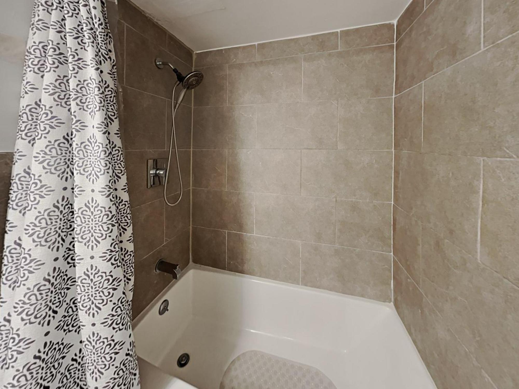 Private At Centrally Located With Free Parking Miami