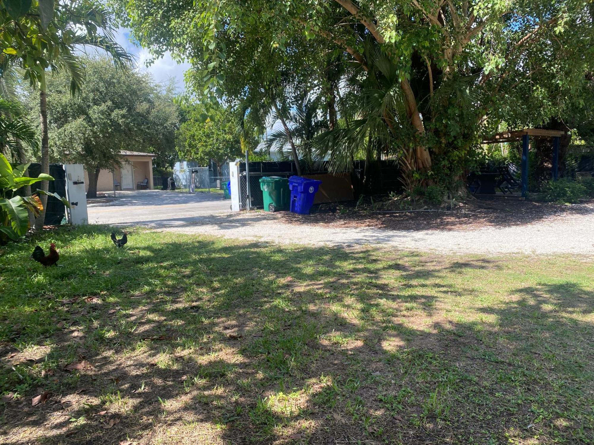 Private At Centrally Located With Free Parking * Miami