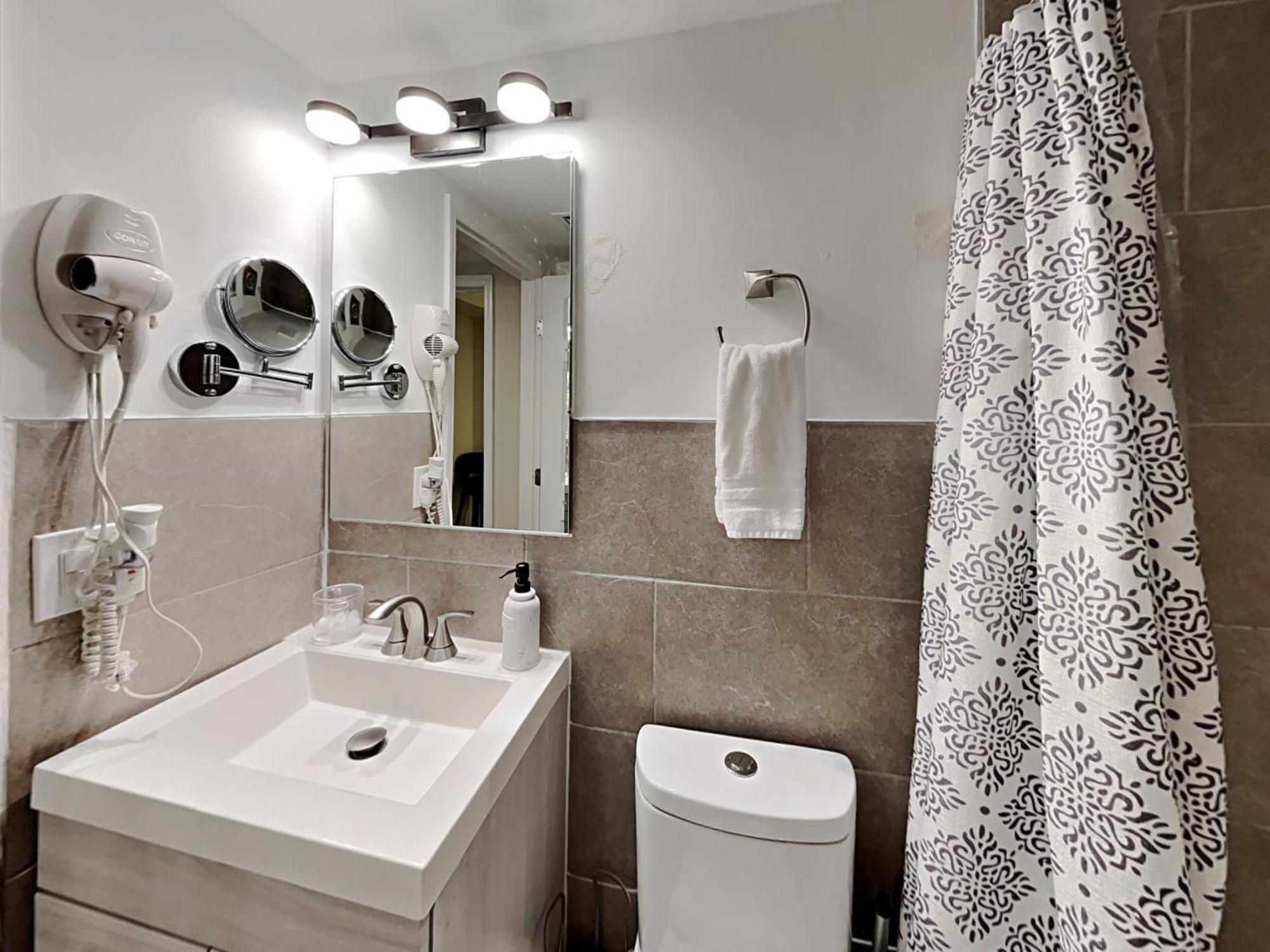 Homestay Private At Centrally Located With Free Parking