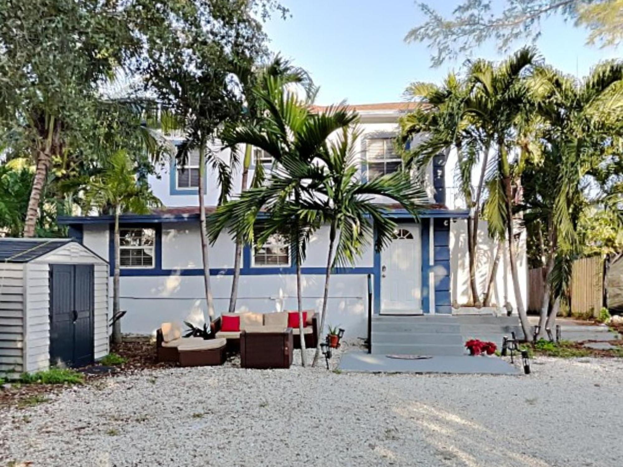 Homestay Private At Centrally Located With Free Parking *