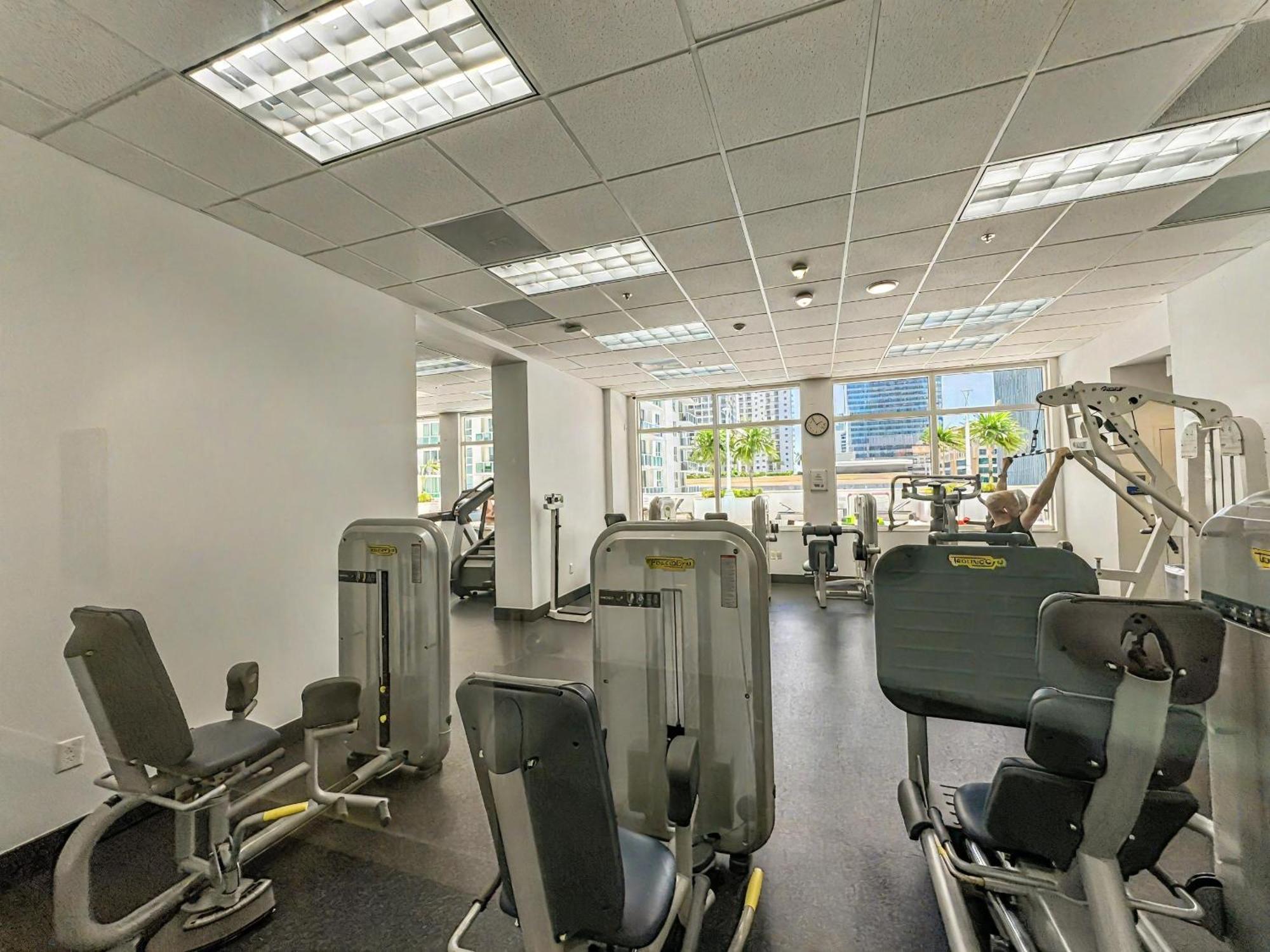 Apartment Elegant Centric Vibrant Pool Jacuzzi Free Parking Miami