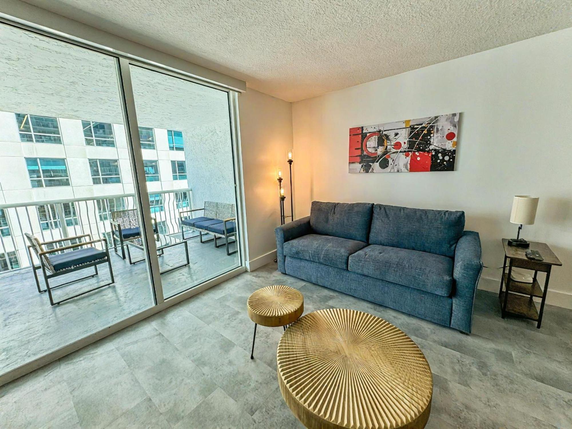Elegant Centric Vibrant Pool Jacuzzi Free Parking *