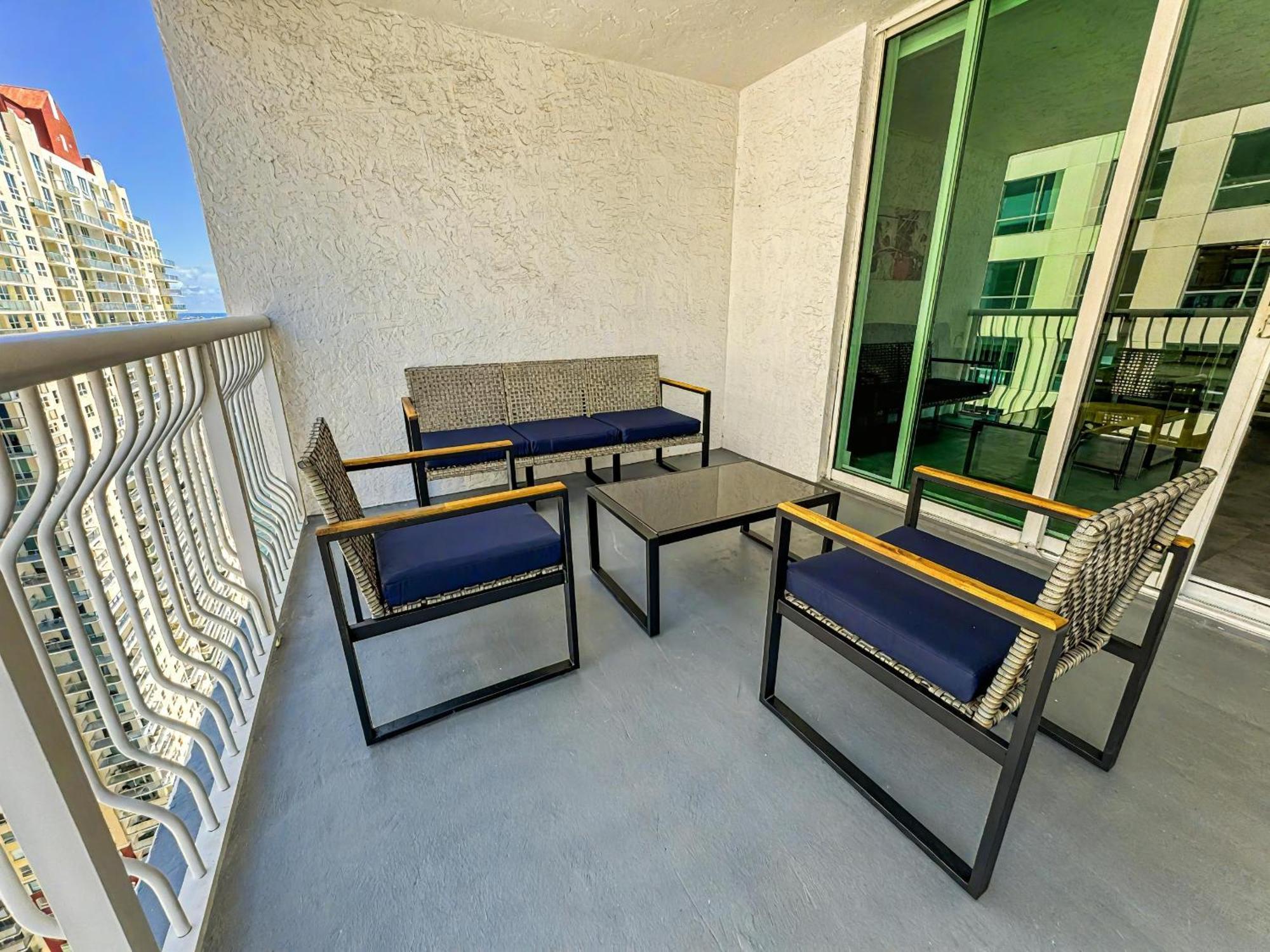 Elegant Centric Vibrant Pool Jacuzzi Free Parking Apartment Miami