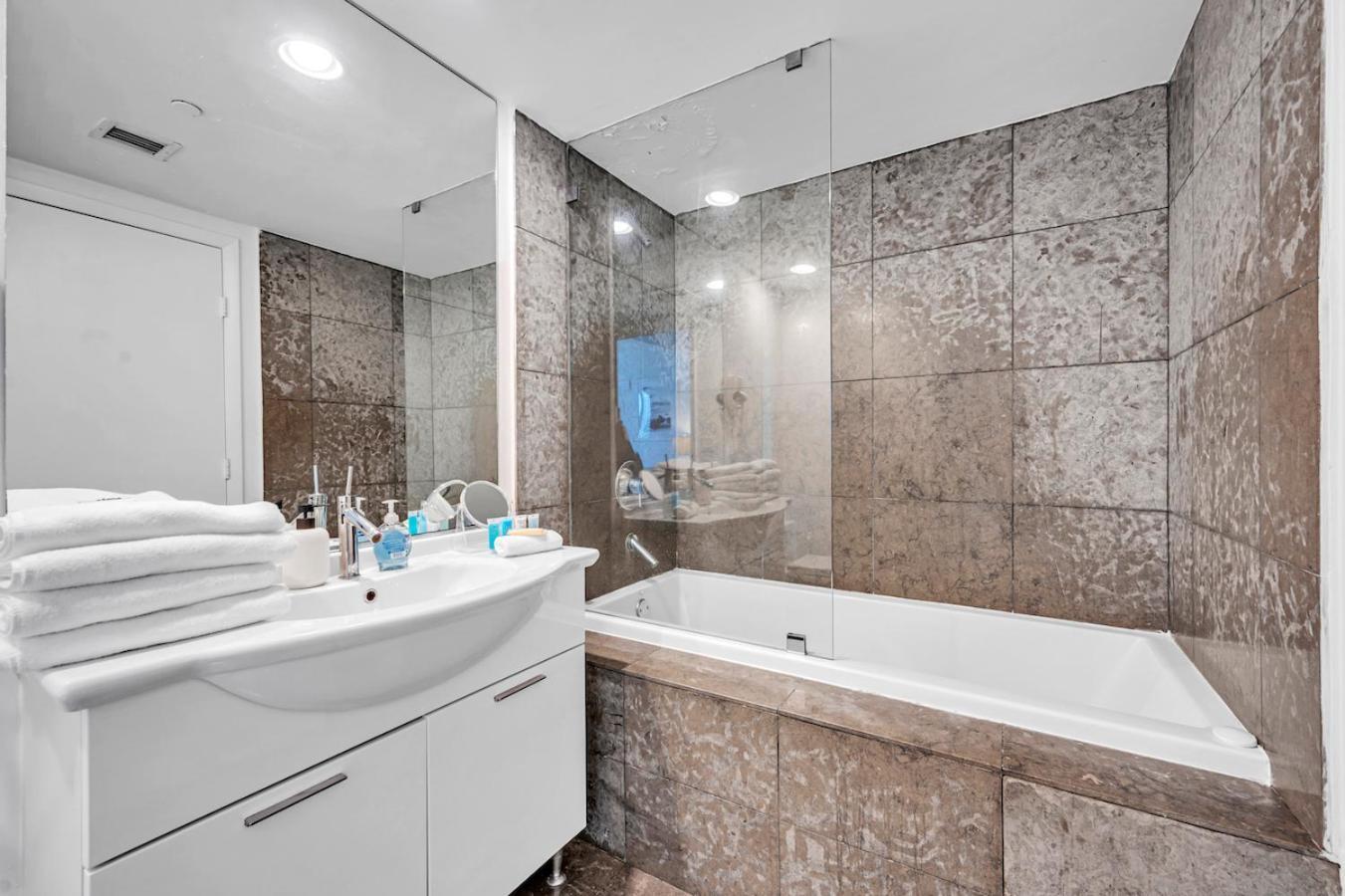 Unique 1br Icon Brickell Waterviews-freespa Apartment Miami