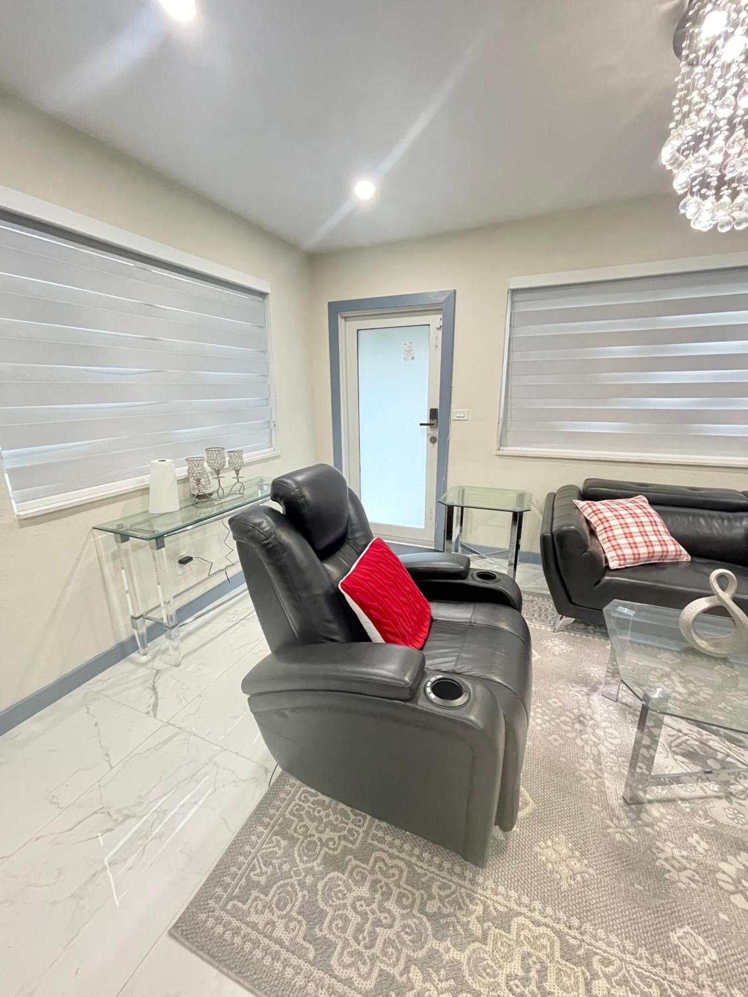 Reywant Investments Inc Near Hardrock Casino Holiday home
