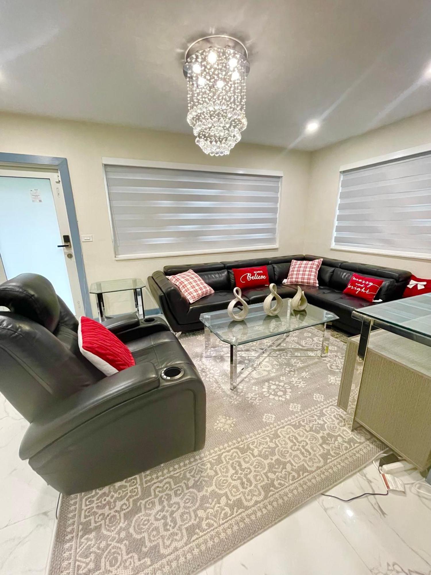 Reywant Investments Inc Near Hardrock Casino Holiday home *