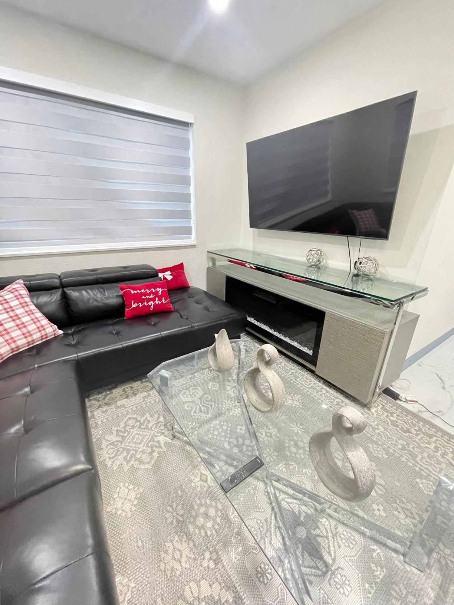 Reywant Investments Inc Near Hardrock Casino Holiday home *