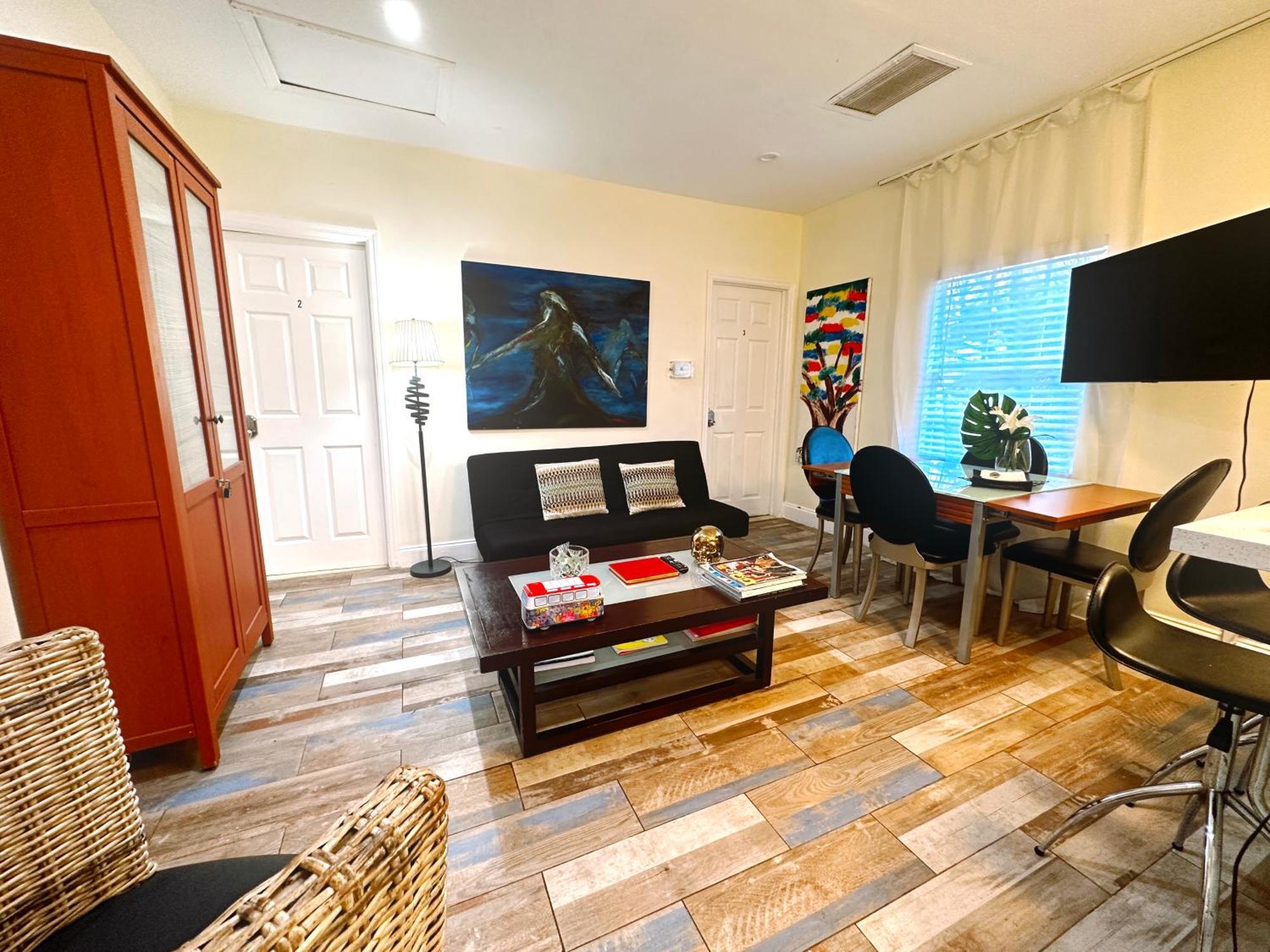 Homestay Private At Centrally Located With Free Parking *