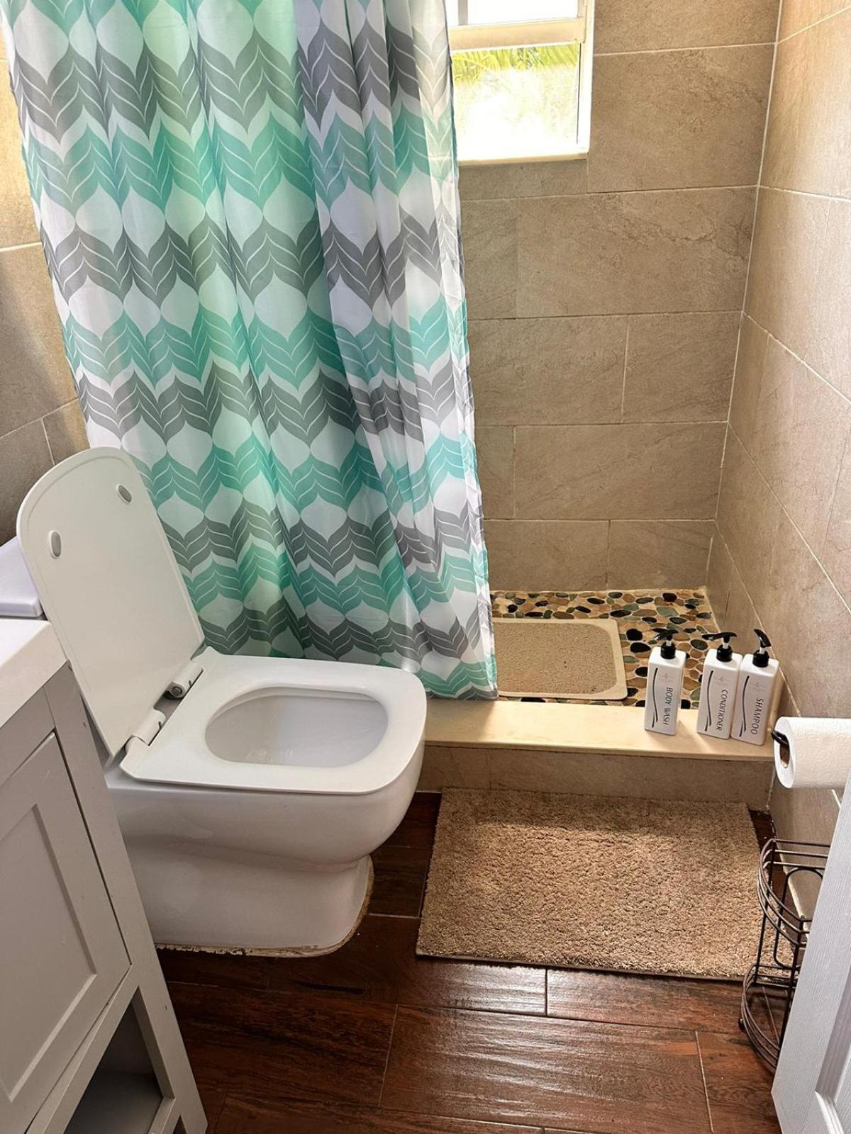 Private At Centrally Located With Free Parking * Miami