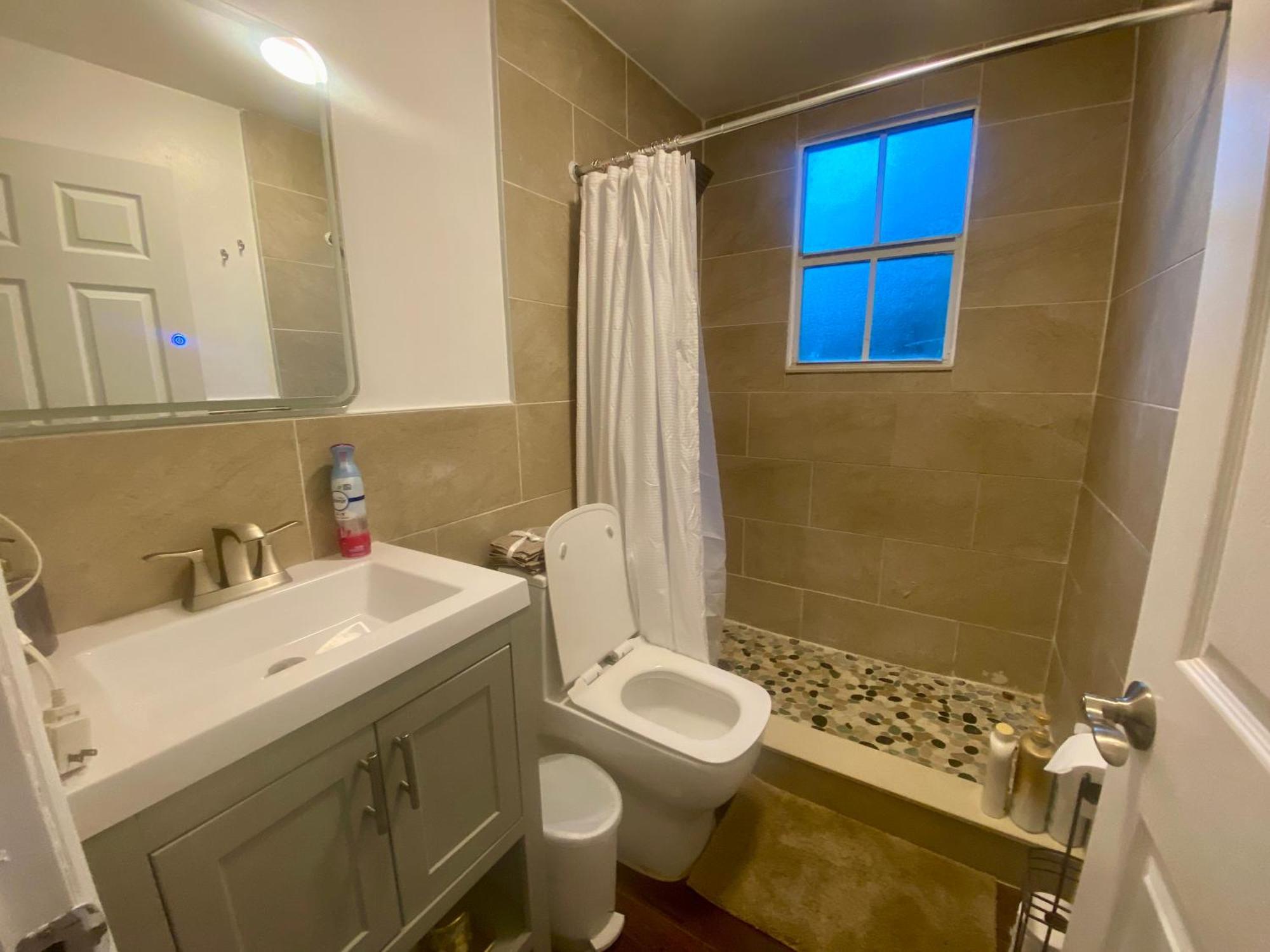 Homestay Private At Centrally Located With Free Parking *