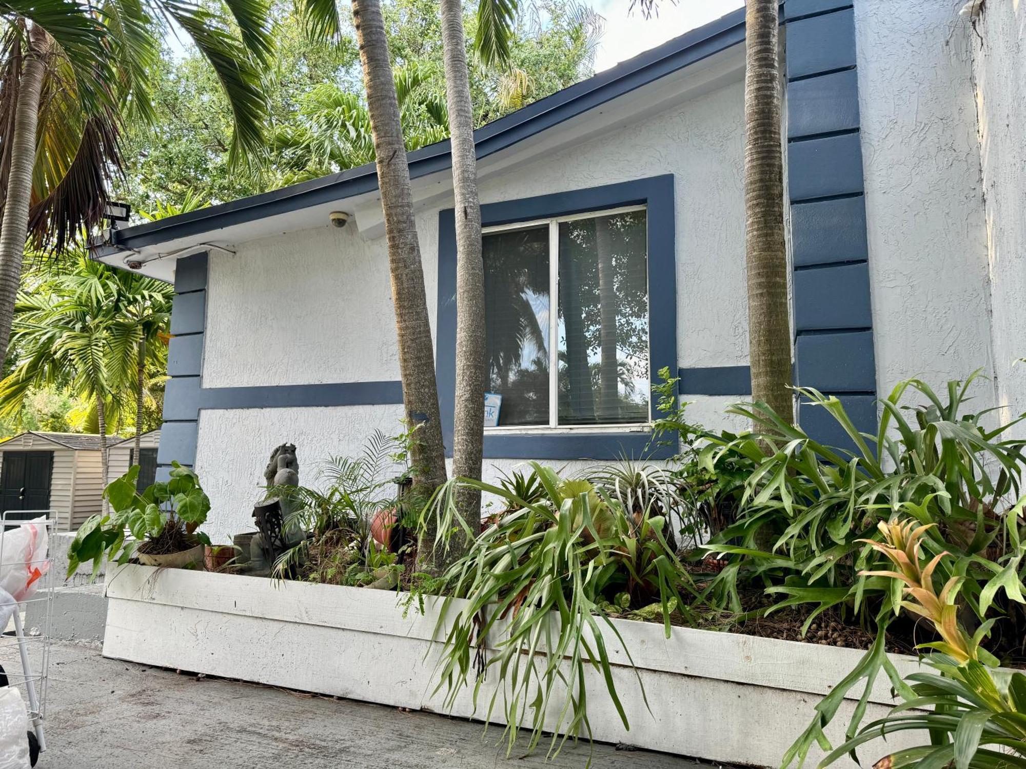 Private At Centrally Located With Free Parking Homestay *