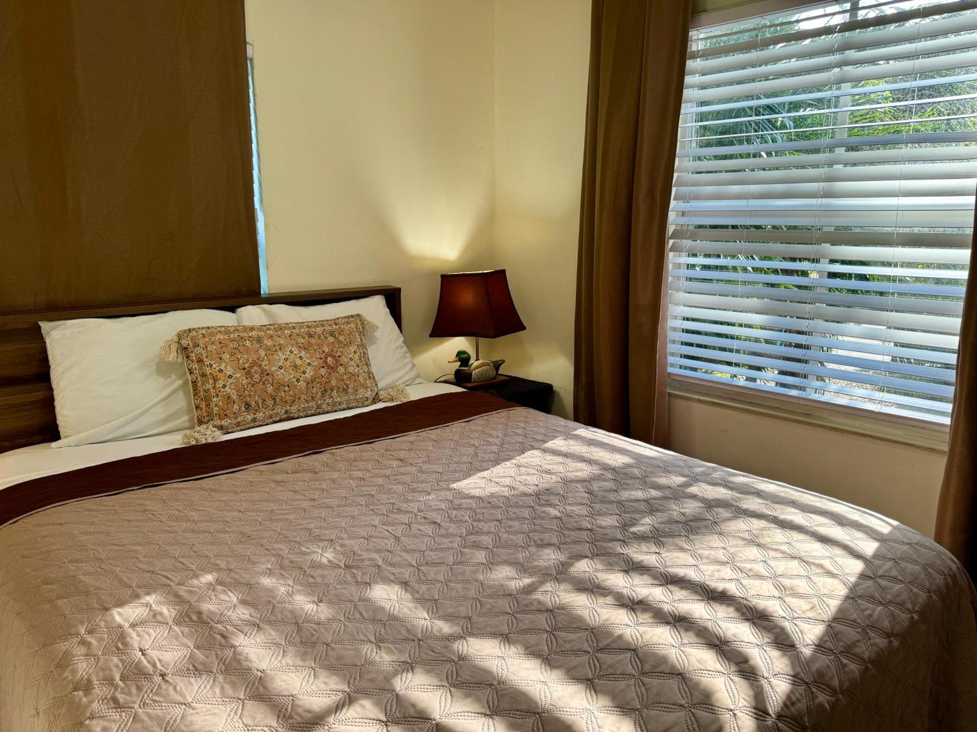 Private At Centrally Located With Free Parking Miami