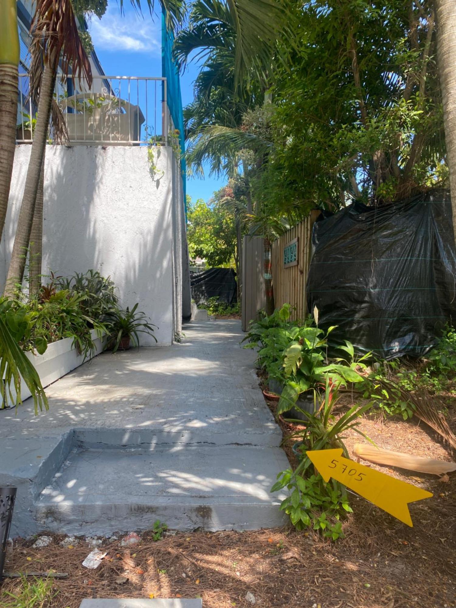 Private At Centrally Located With Free Parking Homestay Miami