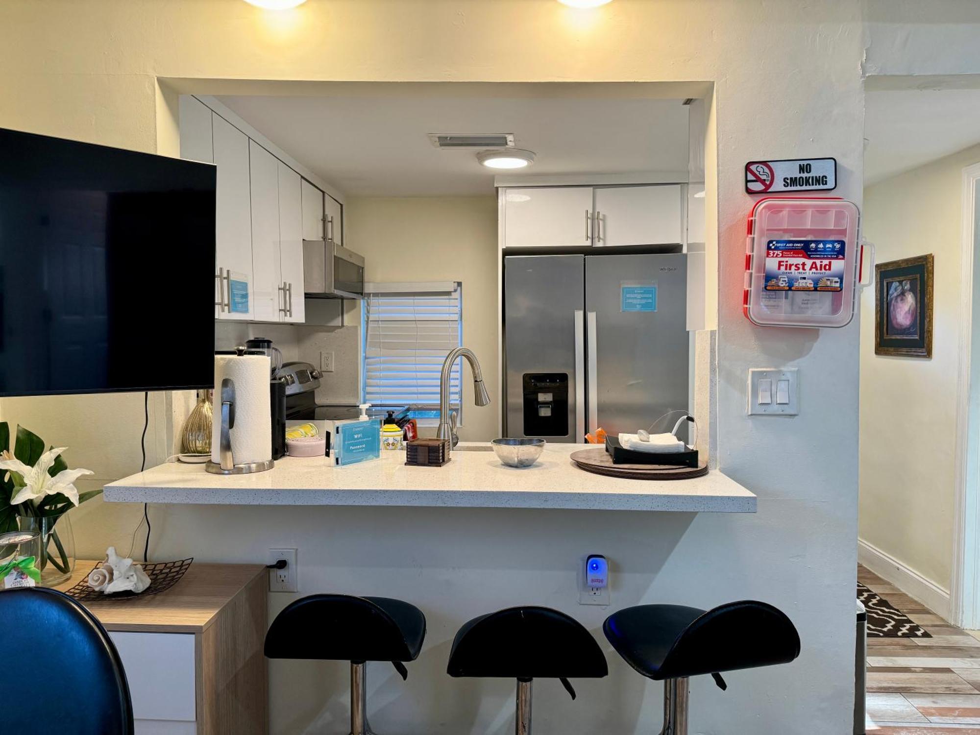 Private At Centrally Located With Free Parking * Miami