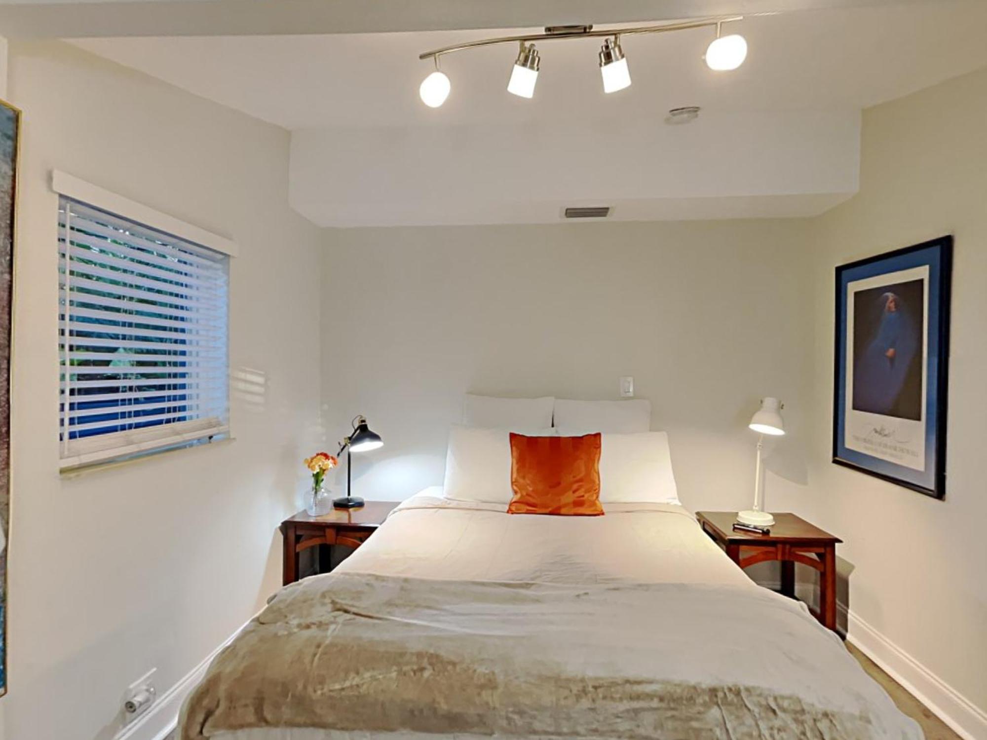 Private At Centrally Located With Free Parking Homestay