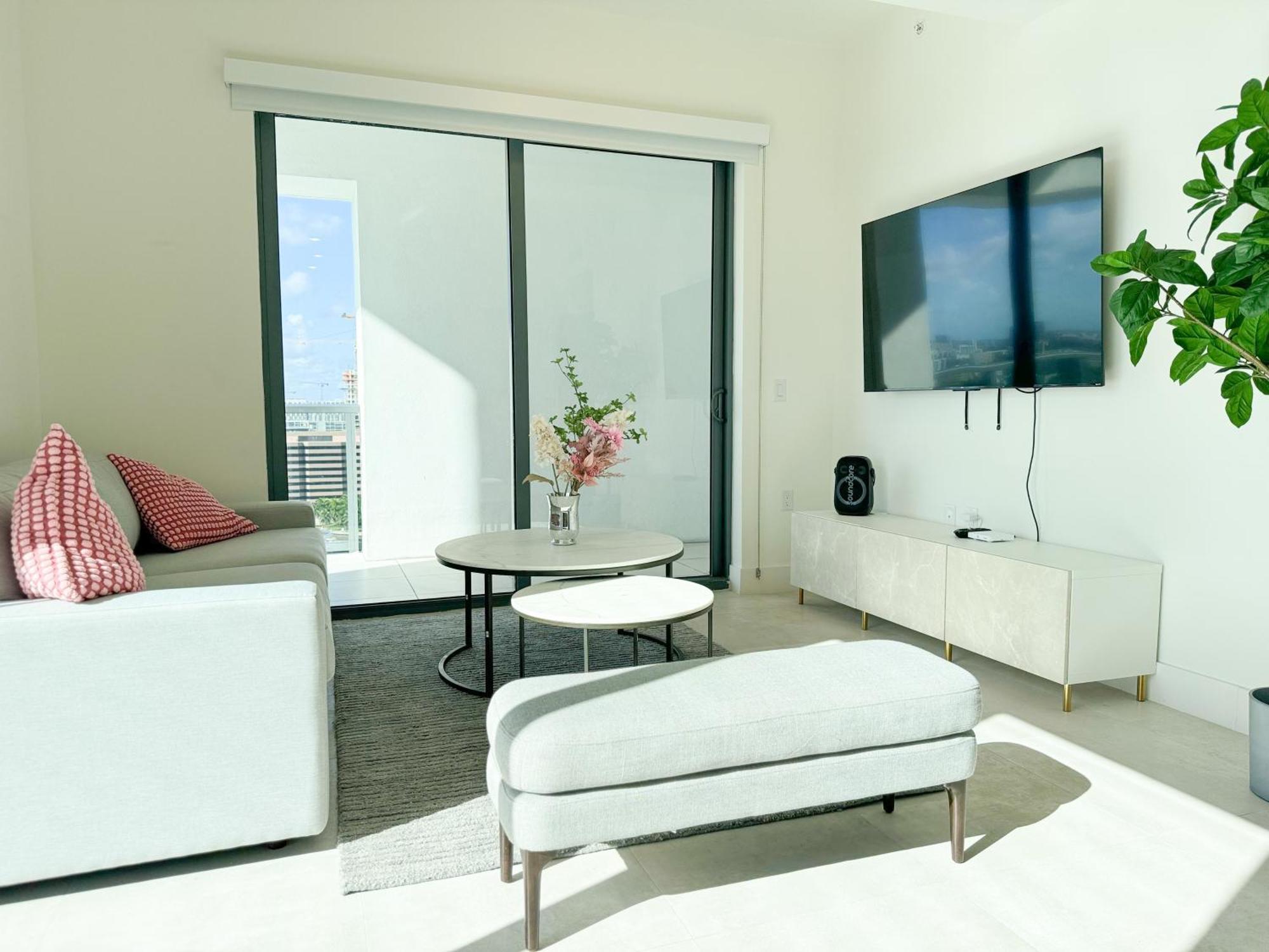 Private Terrace In Luxury 3br In Brickell Apartment