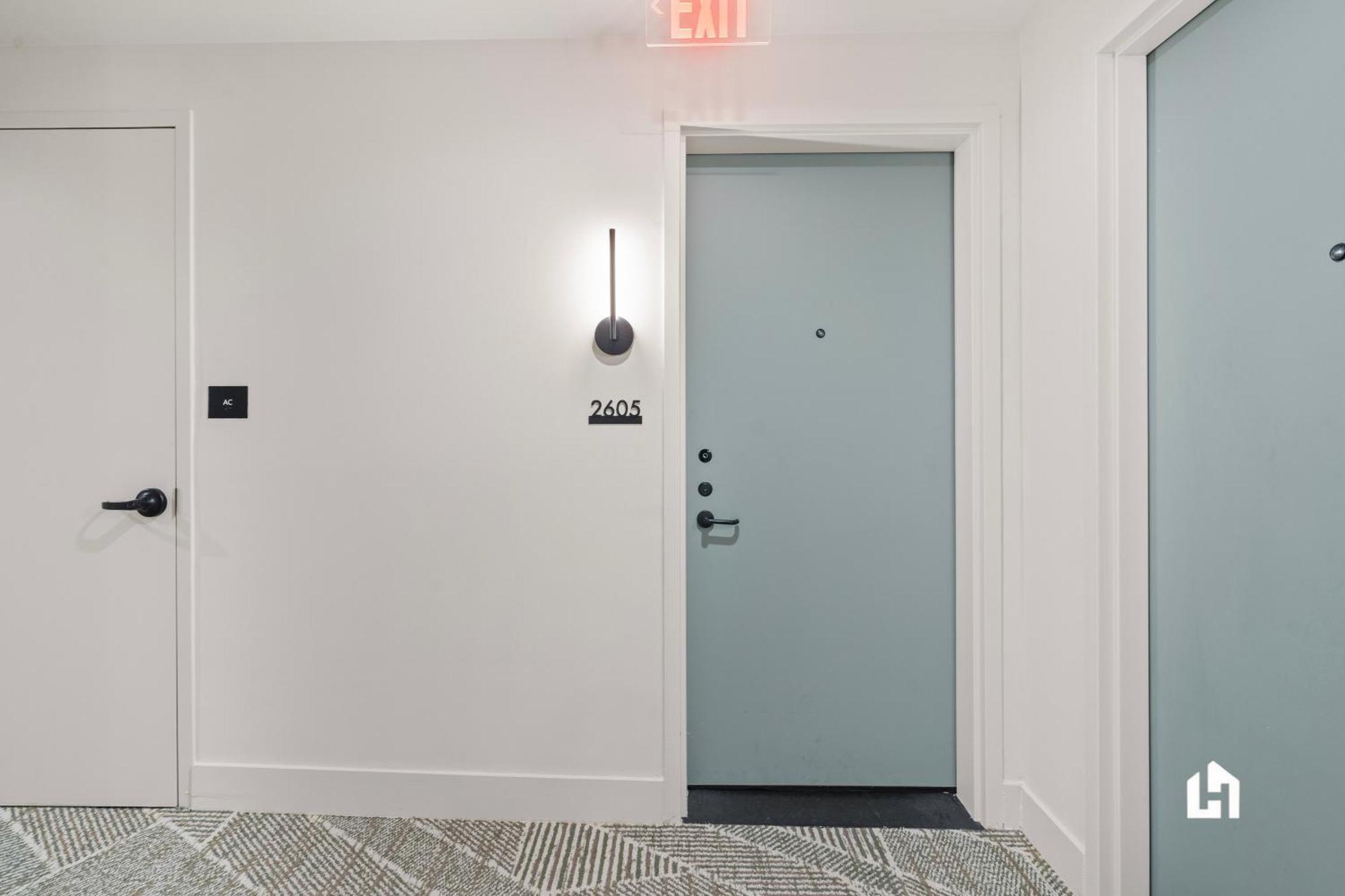 Stylish With Partial Ocean Views In Downtown! Apartment *