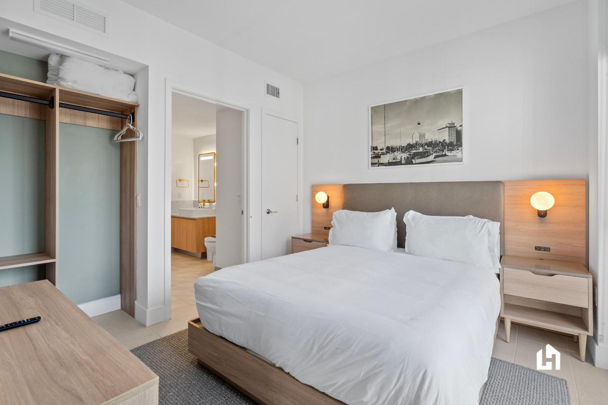 Apartment Stylish With Partial Ocean Views In Downtown! Miami