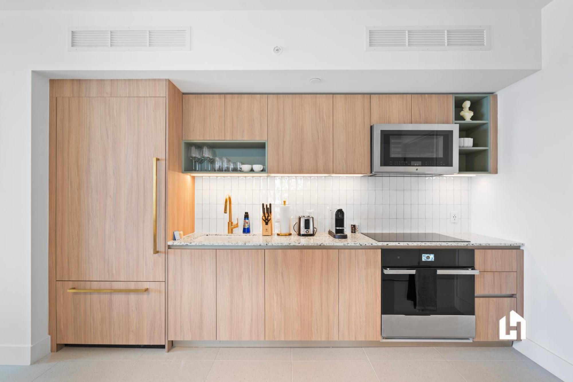 Stylish With Partial Ocean Views In Downtown! Miami