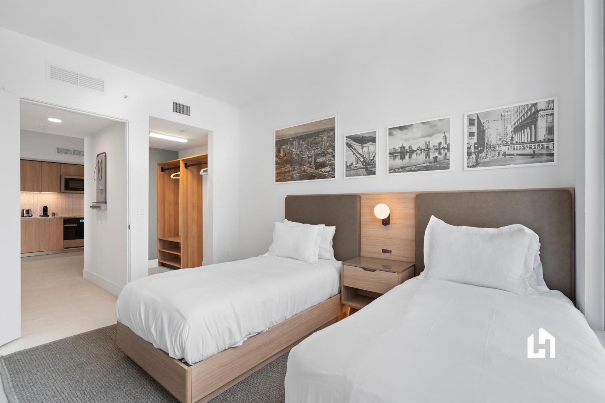 Apartment Stylish With Partial Ocean Views In Downtown!