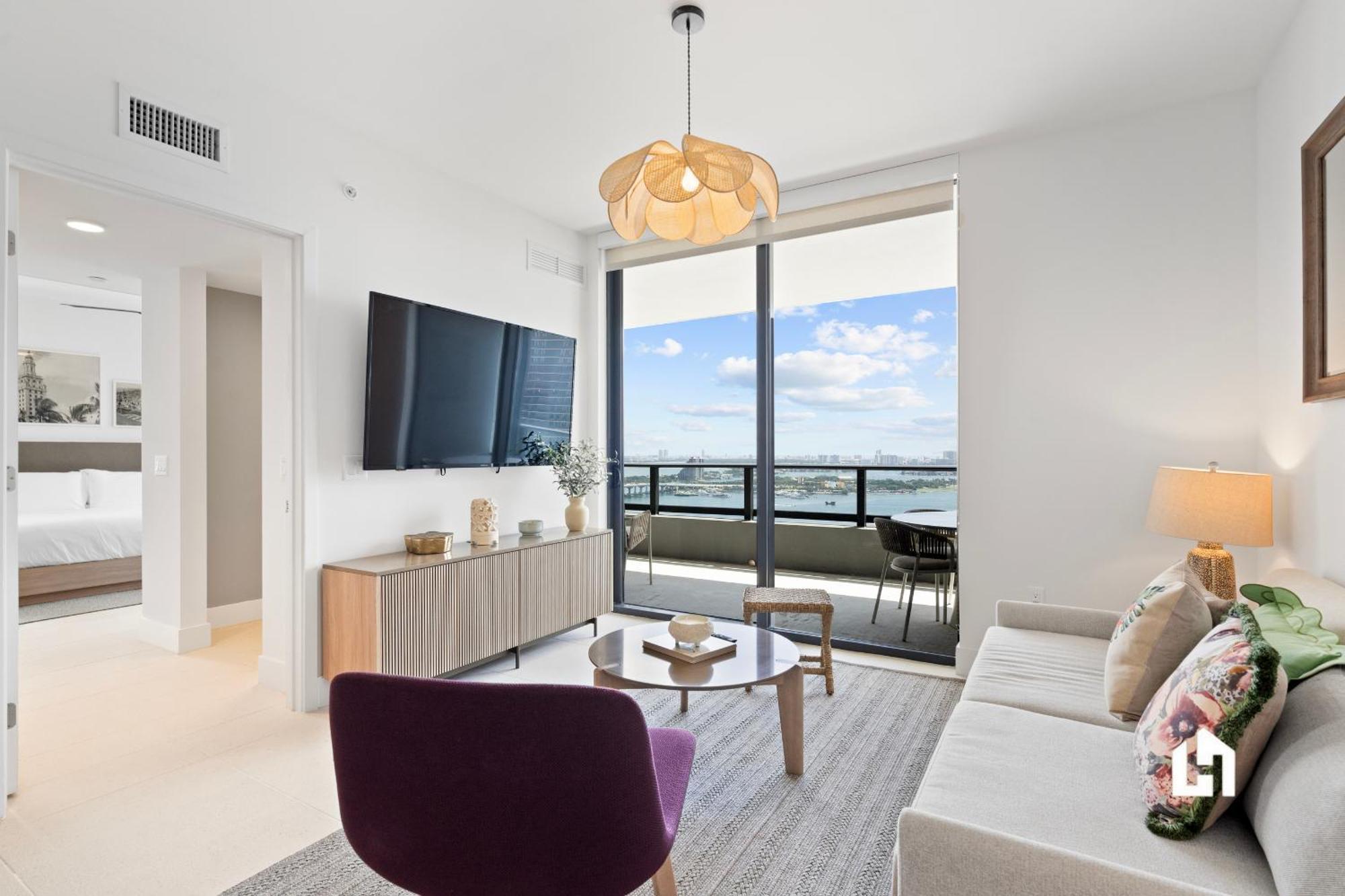 Apartment Stylish With Partial Ocean Views In Downtown! *