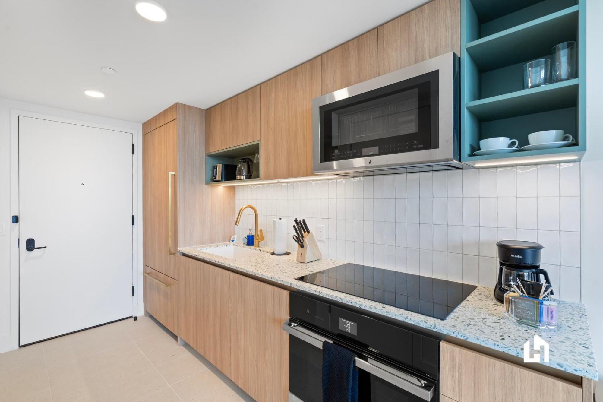 Stylish With Partial Ocean Views In Downtown! * Miami