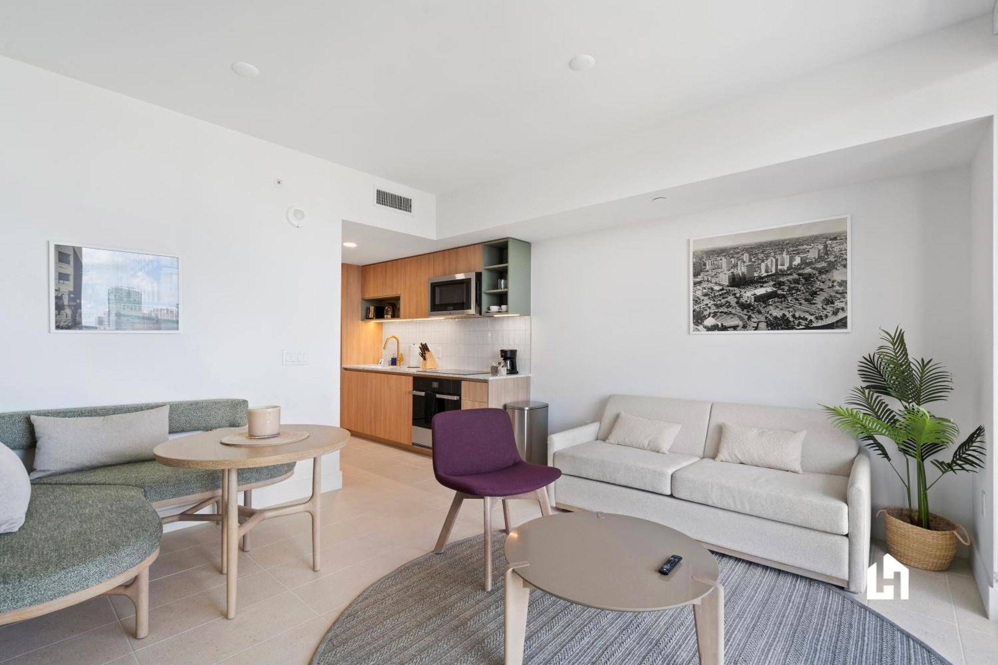 Apartment Stylish With Partial Ocean Views In Downtown! *