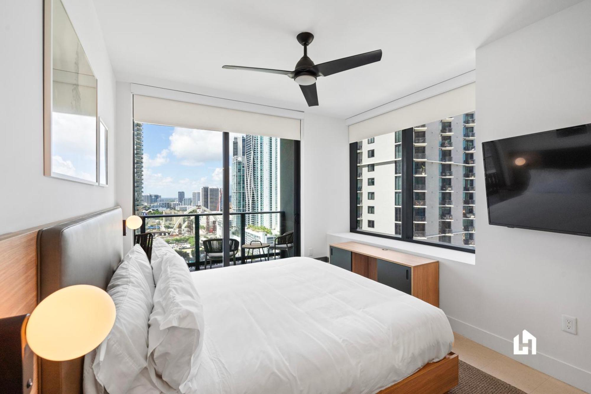 Stylish With Partial Ocean Views In Downtown! * Miami