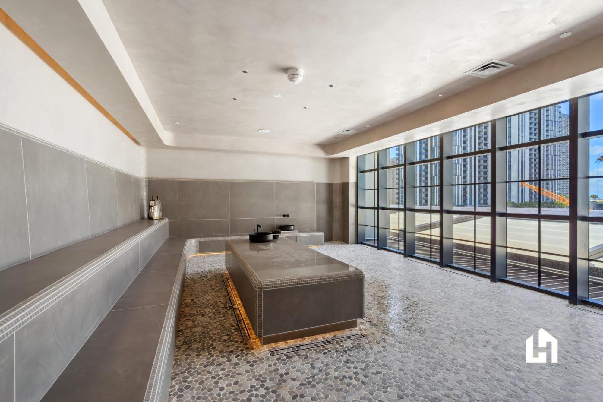 Stylish With Partial Ocean Views In Downtown! Miami
