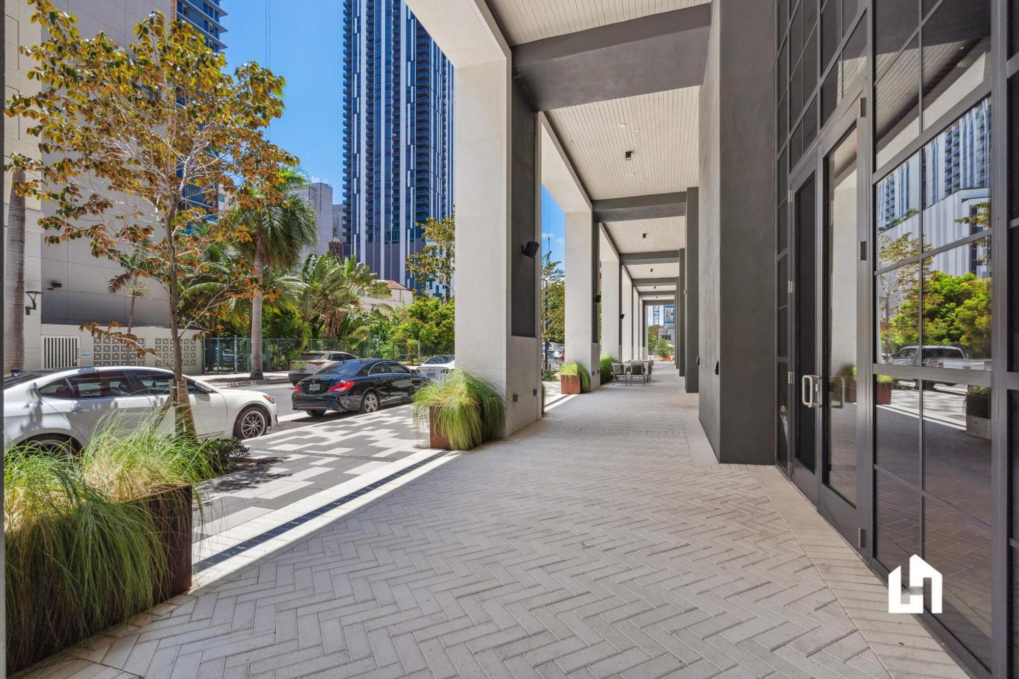 Apartment Stylish With Partial Ocean Views In Downtown! Miami