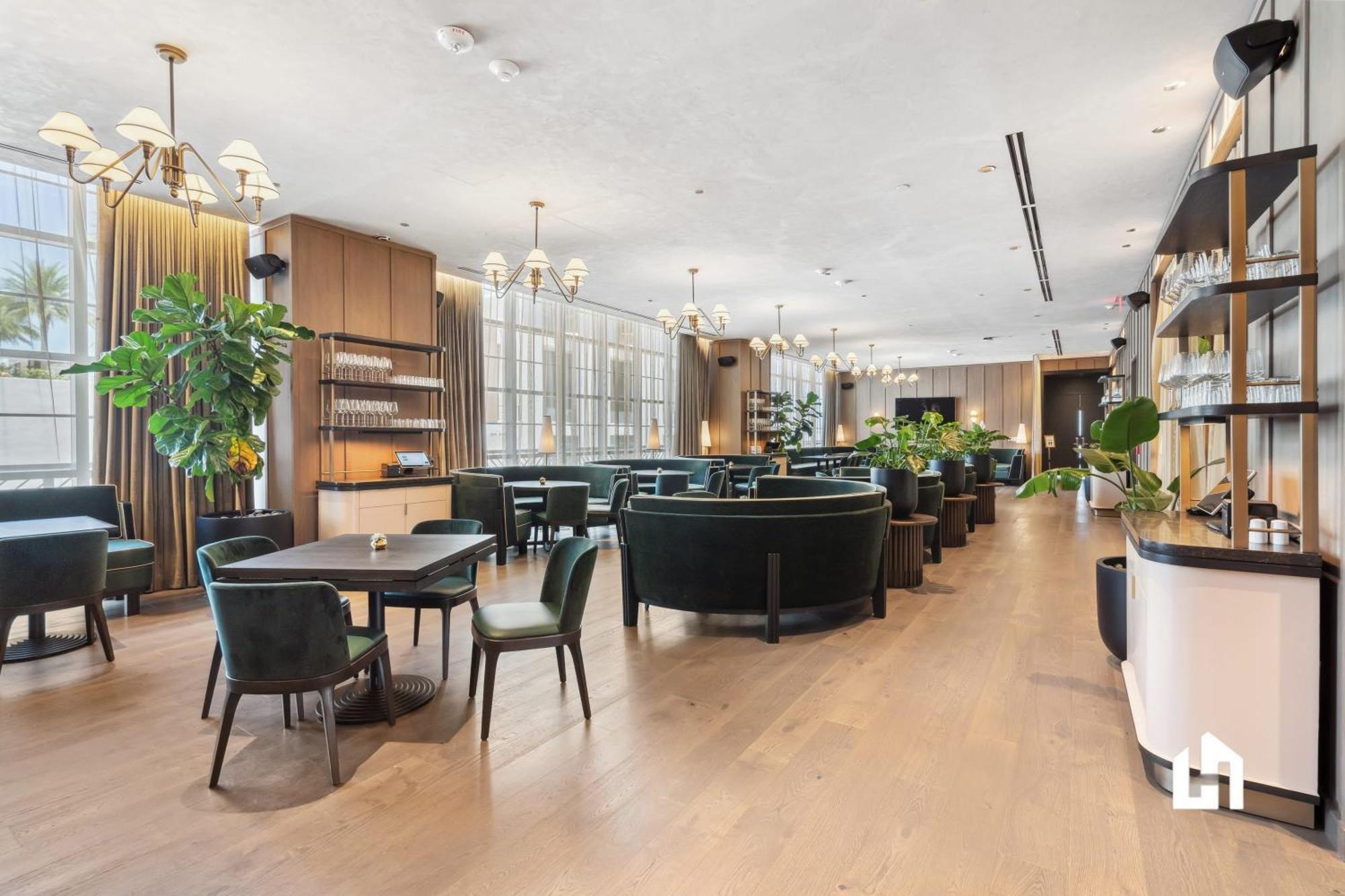 Stylish With Partial Ocean Views In Downtown! Miami