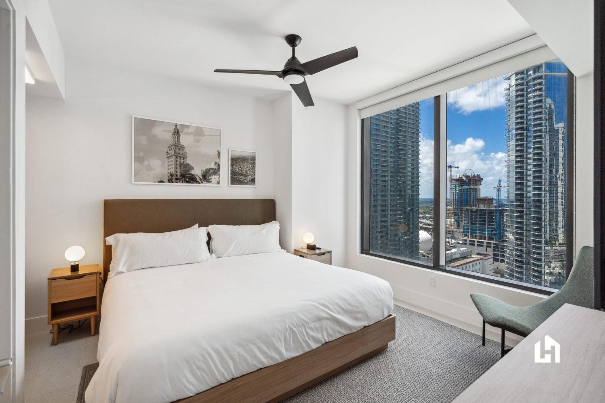 Stylish With Partial Ocean Views In Downtown! Apartment *