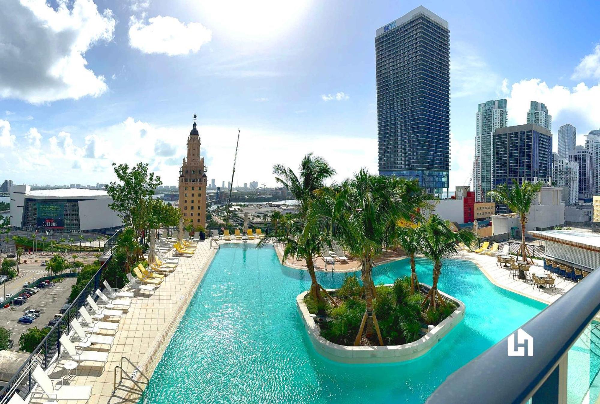 Apartment Stylish With Partial Ocean Views In Downtown! Miami