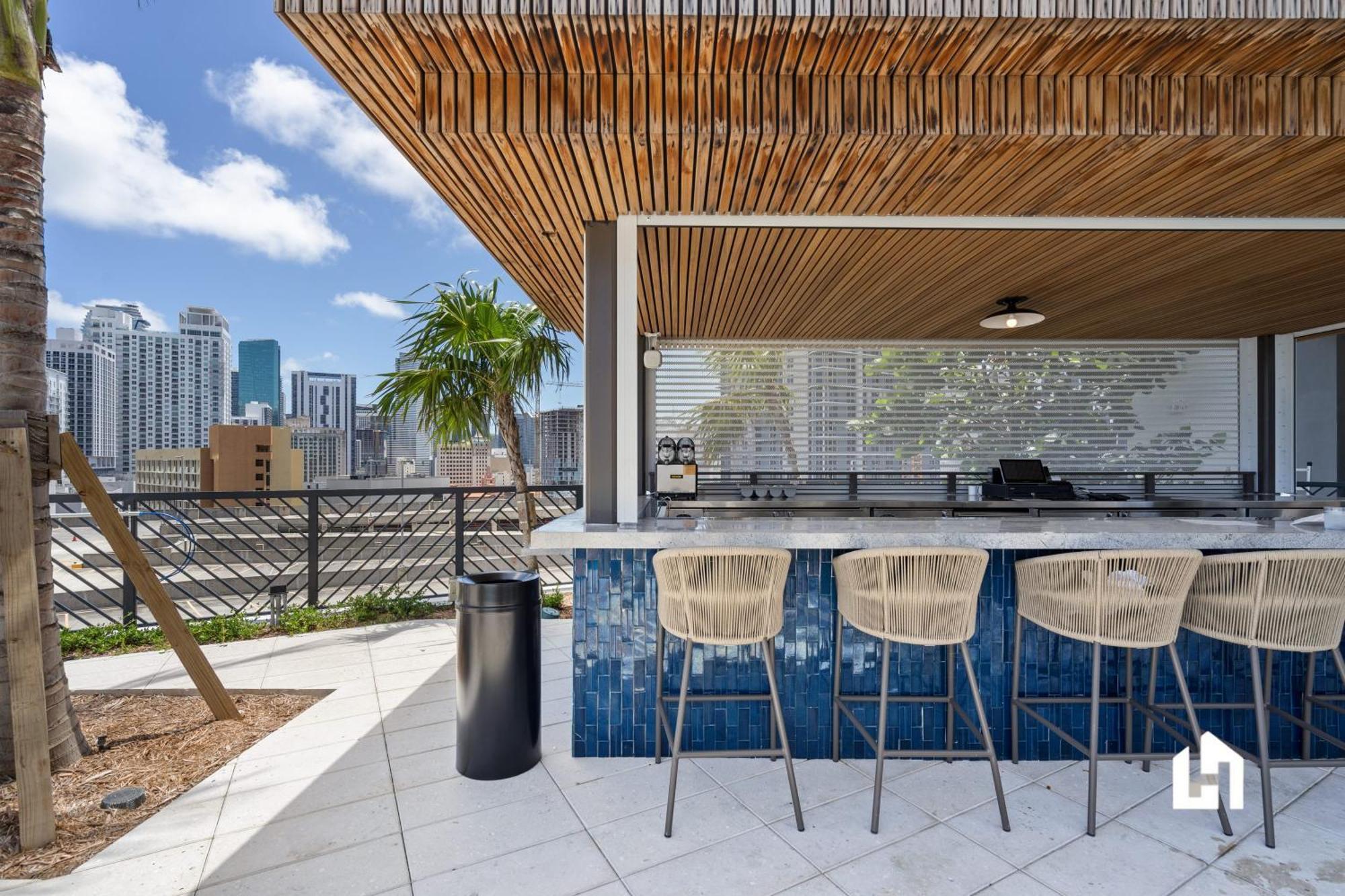 Stylish With Partial Ocean Views In Downtown! * Miami