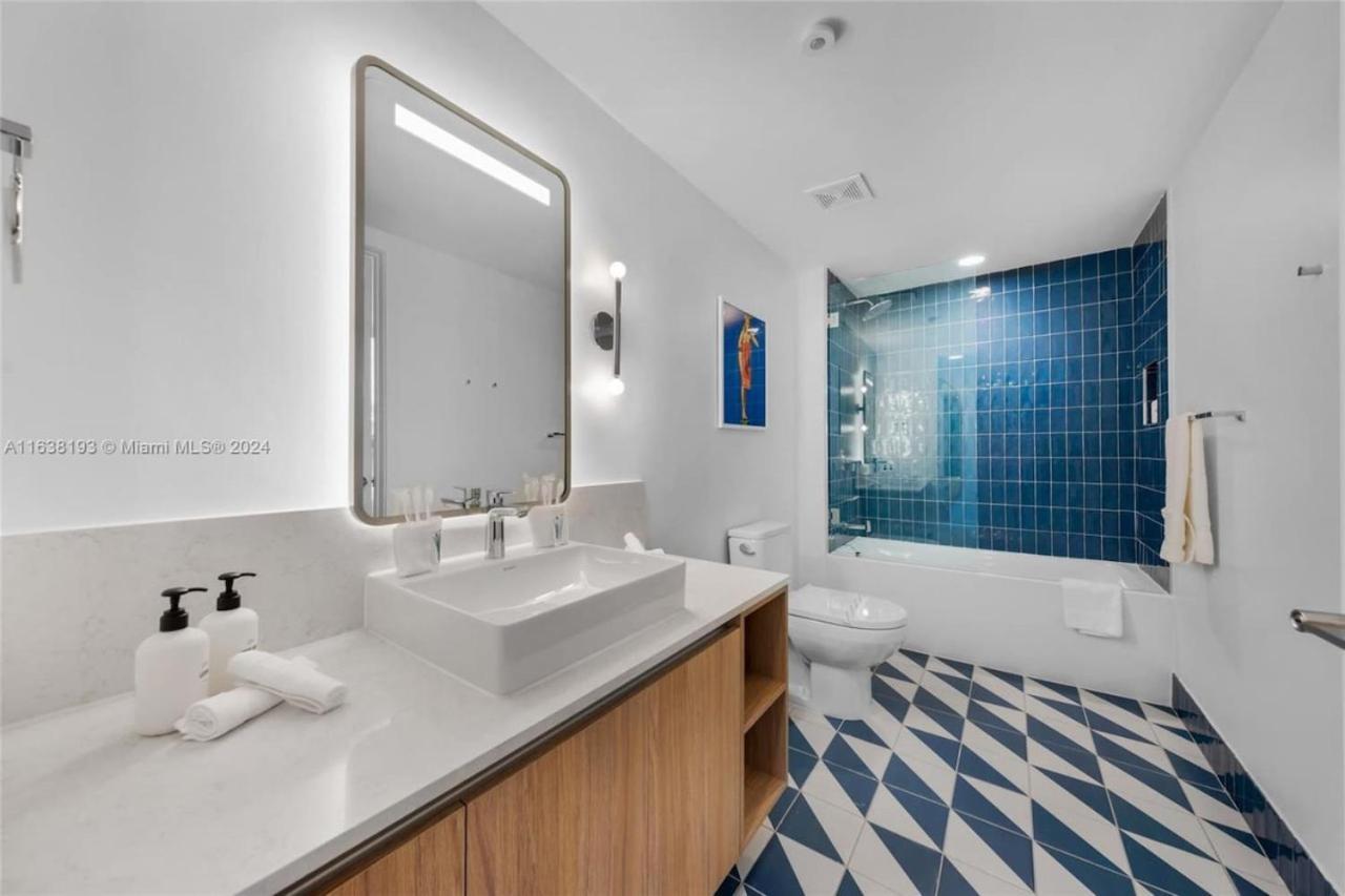 Apartment 2 Bedroom At Gale Downtown Pool Gym
