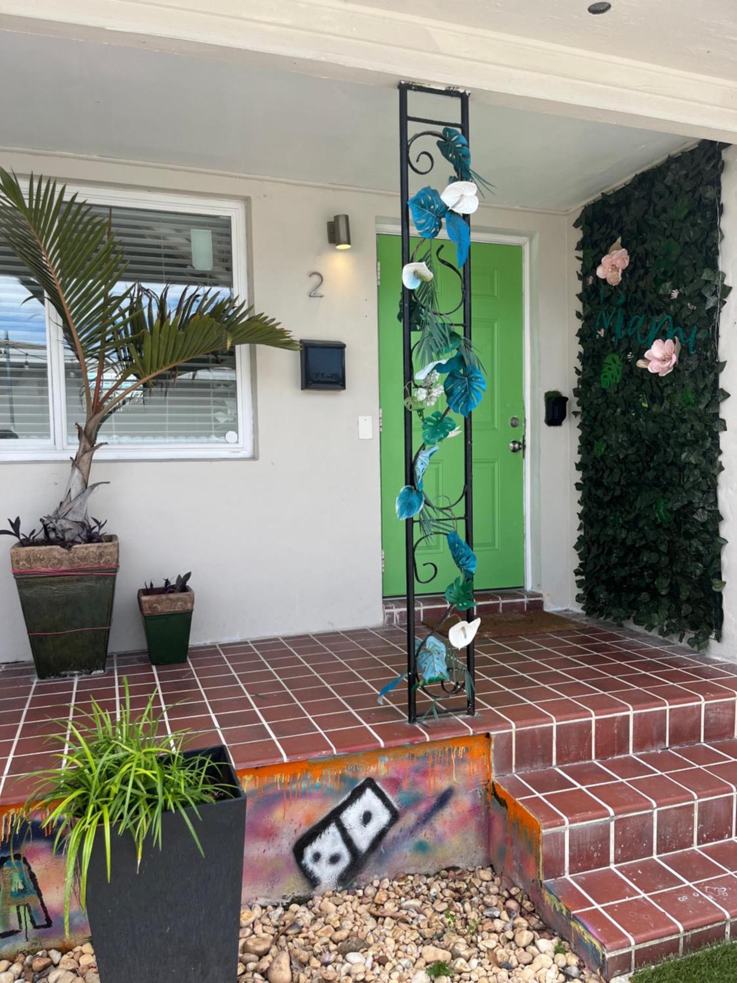 Little Havana Suites: Urban Oasis With Free Parking Apartment