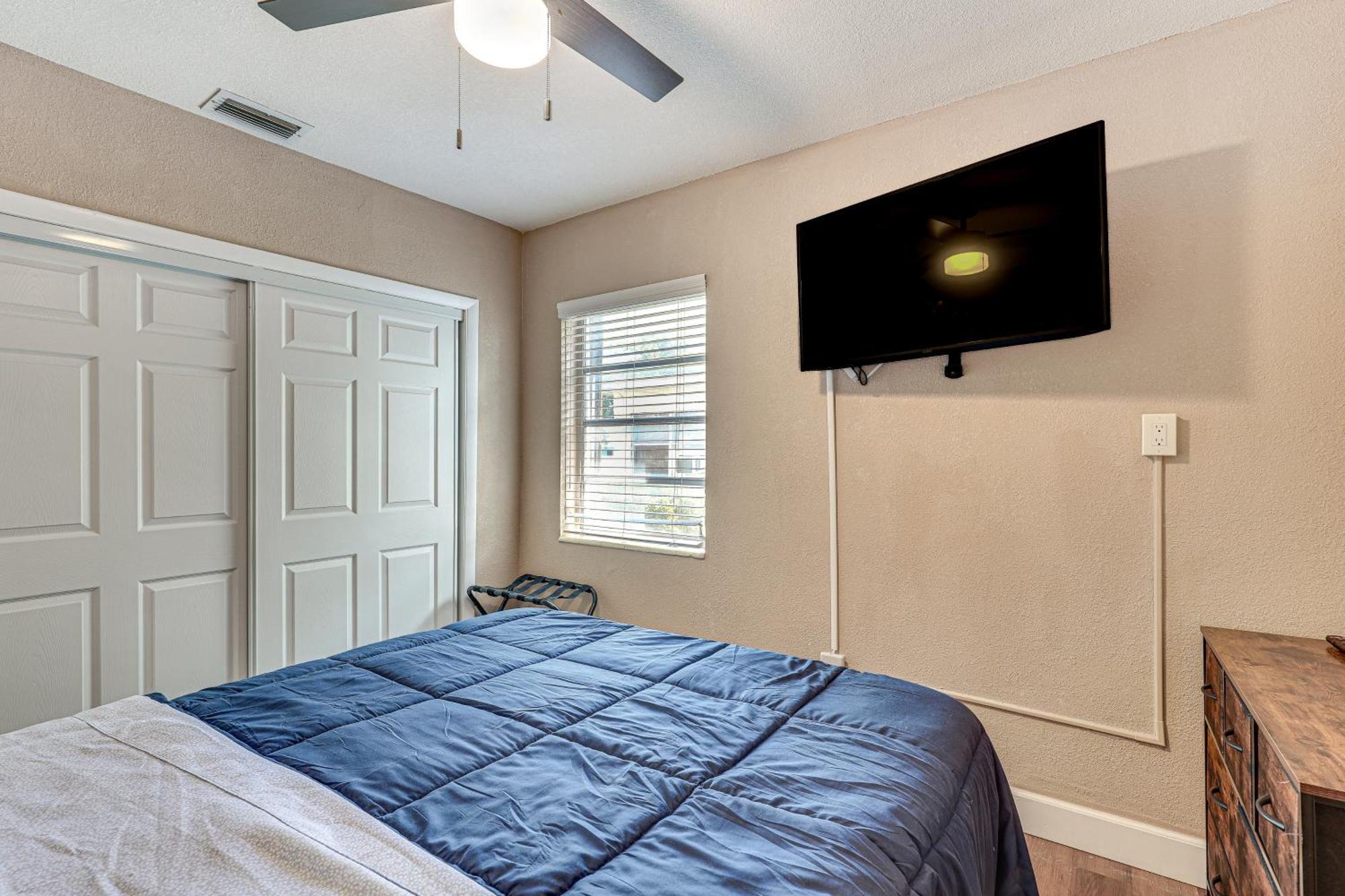 11 Mi To South With Screened Porch!