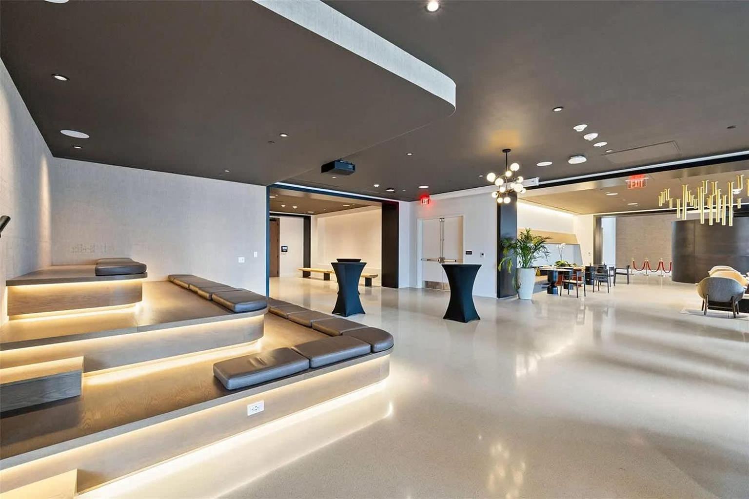 Luxury 2 Bedrooms Balcony Pool & Gym *