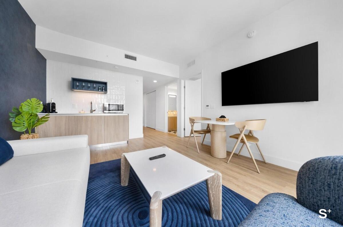 Chic Downtown 1br With Stunning Skyline Views Inn *