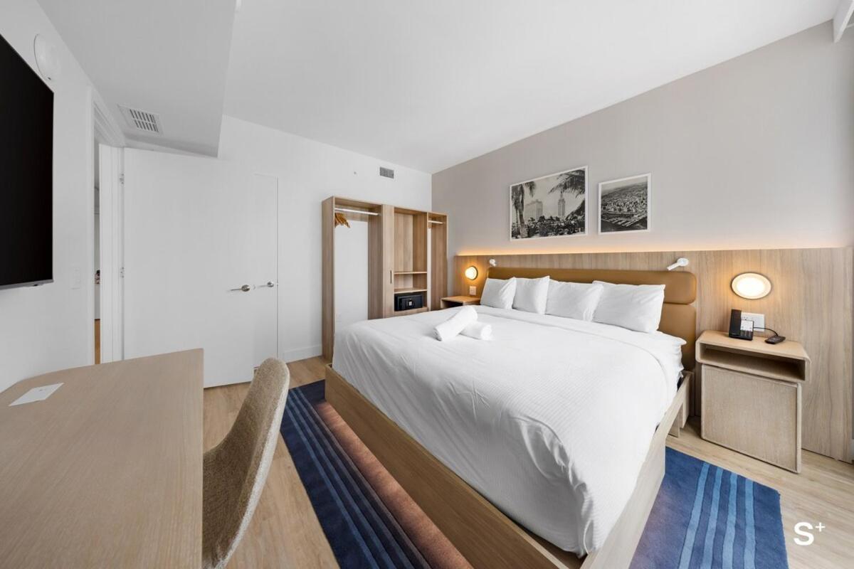 Chic Downtown 1br With Stunning Skyline Views *