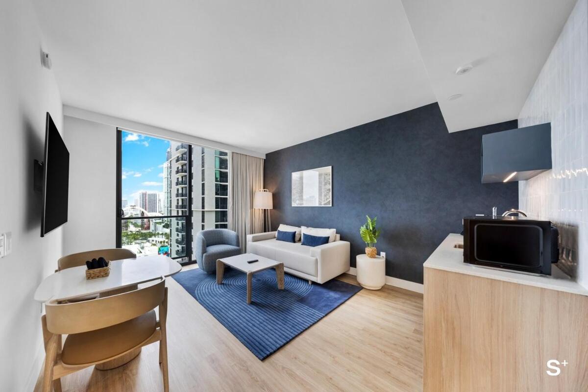 Inn Chic Downtown 1br With Stunning Skyline Views
