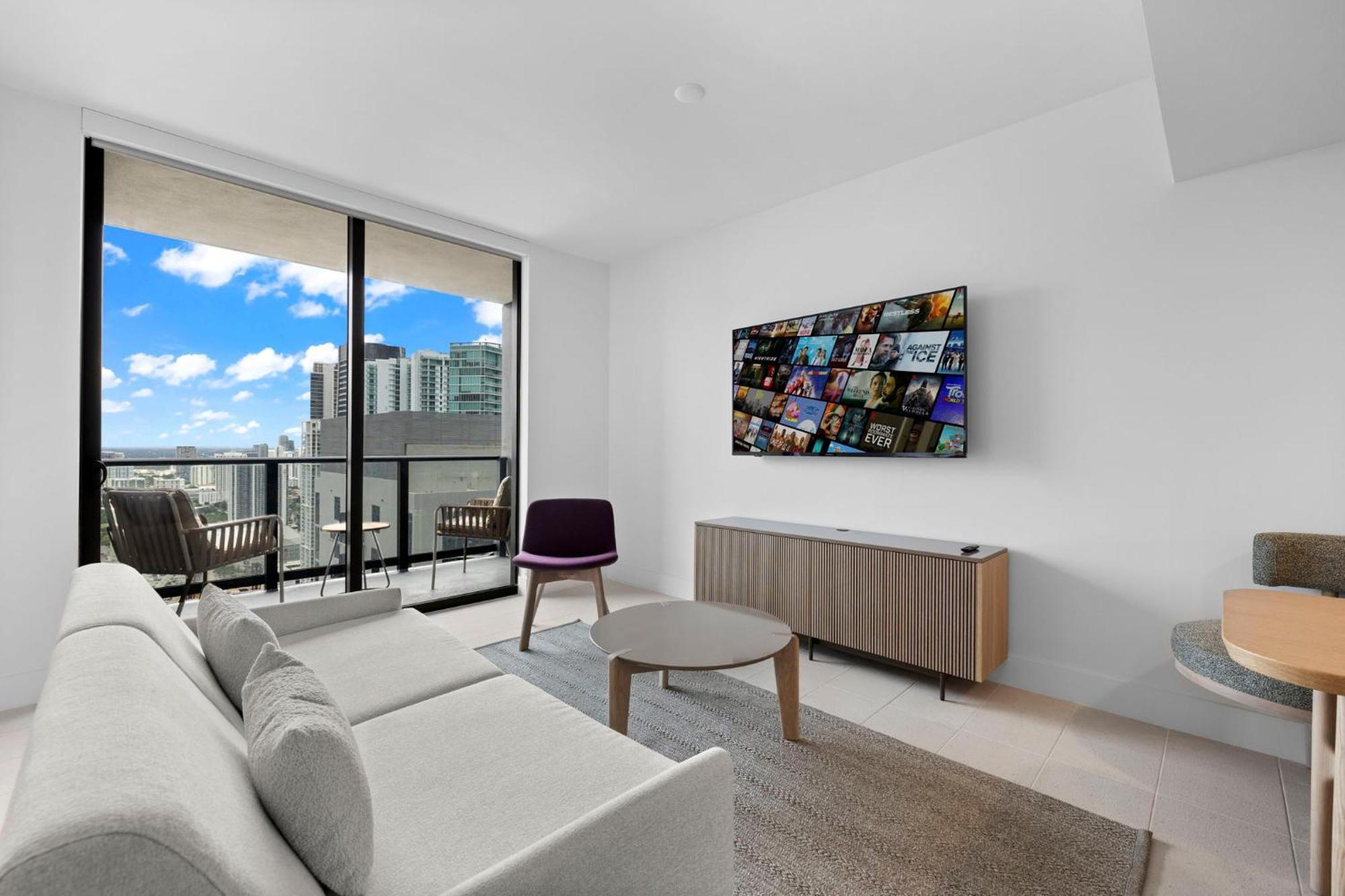 Free Parking! Luxury In Downtown *