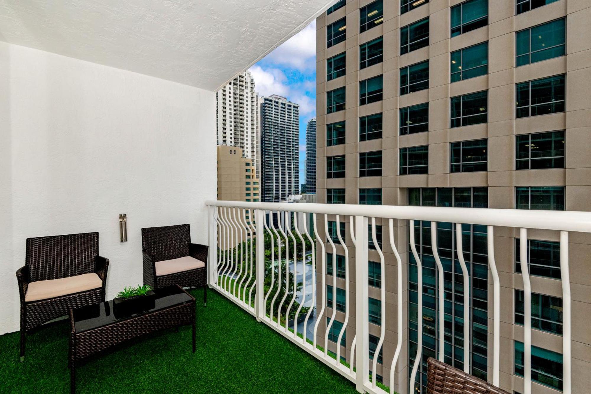 High Rise Brickell Modern * Miami
