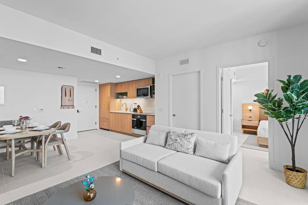 New Luxurious Floor 35th - Miami's Heart