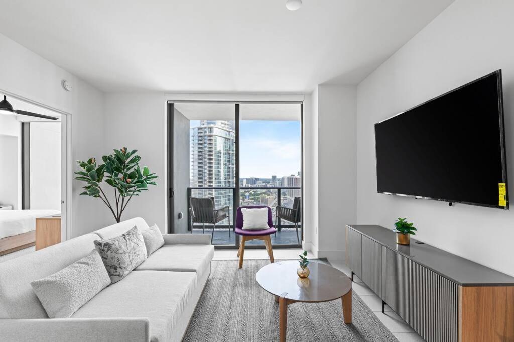 New Luxurious Floor 35th - Miami's Heart Miami