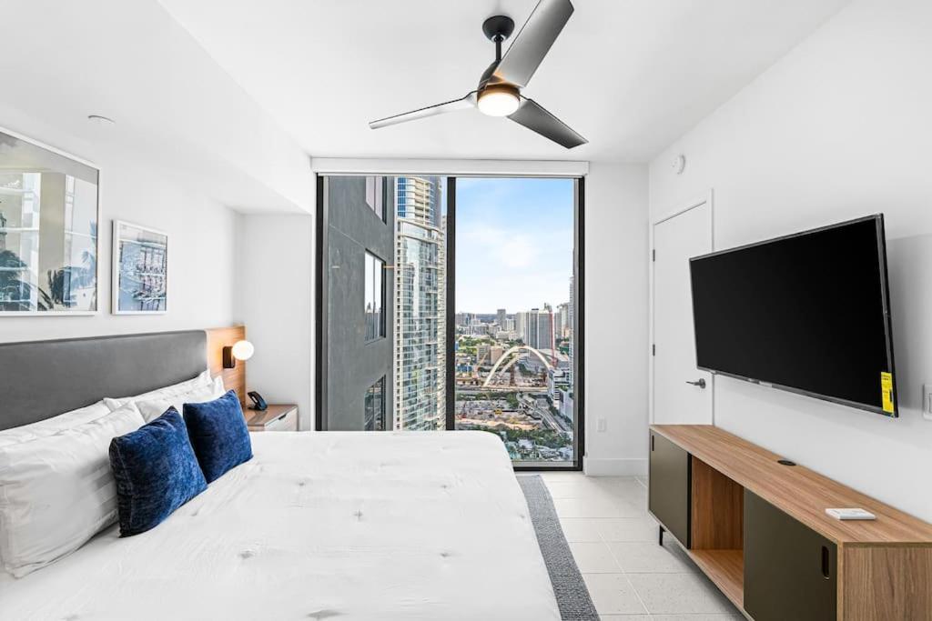 New Luxurious Floor 35th - Miami's Heart *